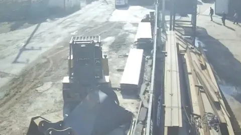 İzmir'de metal fabrikasında patlama: 1 işçi yaşamını yitirdi