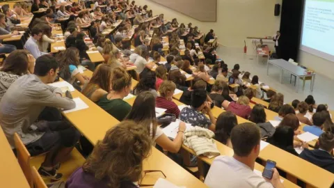 YÖK'ten üniversitelere 'aile' dayatması: Kampüslerde 'evlilik' eğitimi başlayacak