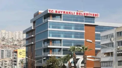 İzmir Bayraklı Belediyesi'ne operasyon: Eski başkan da gözaltında