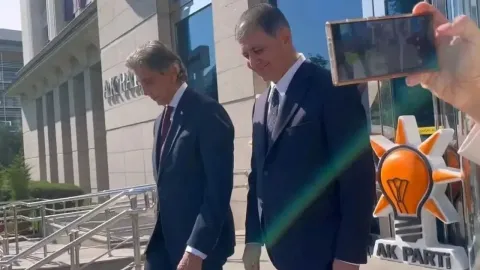 Cemil Tugay, AK Parti Genel Merkezi'nde: İzmir'i çok seviyorum