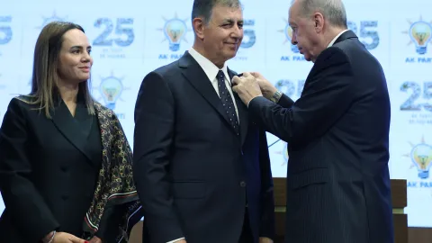 İzmir'de Cemil Tugay'ın istifası çağrısı yapıldı