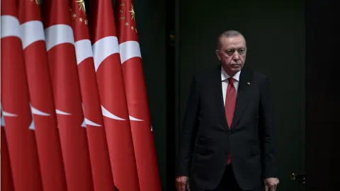 Erdoğan: Türkiye'de kimse eleştirilemez değildir