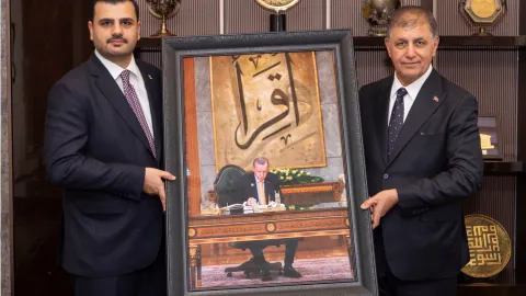 AKP heyetinden Cemil Tugay'a ziyaret: Erdoğan tablosu hediye edildi
