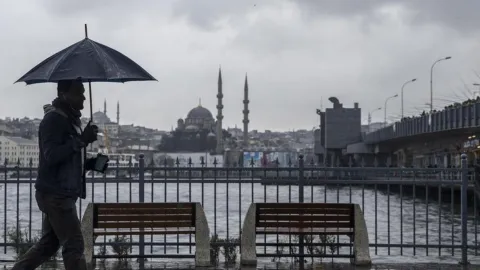 İstanbul'da okullar yarın tatil edildi