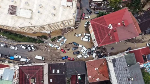 Kemal Okuyan, sağanak sonrası yıkıma 'yapay felaket' diye tepki etti