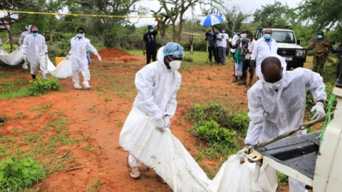 Kenya'da açlık tarikatı davasında karar 19 Ekim'de açıklanacak: 400'ü aşkın ölümden sorumlu tutuluyor