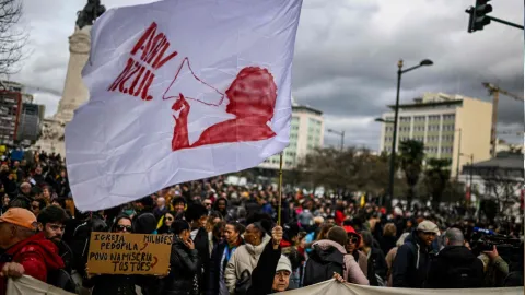 Portekiz’de on binlerce kişi sokakta: Konut krizi ve hayat pahalılığına tepki