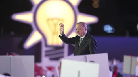 Yeni Şafak, AKP içindeki krizi ele aldı
