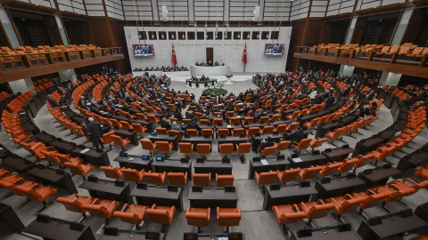 AK Parti'nin fon teklifinin 3. maddesi kabul edildi