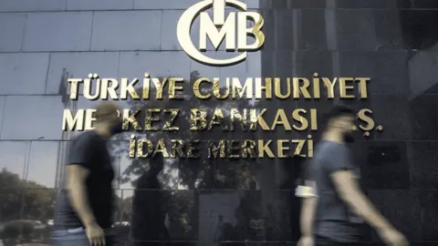 TCMB, politika faizini yüzde 36'ya indirdi
