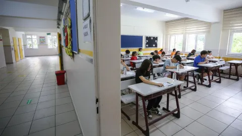 MEB'den ortak yazılı sınav sistemi dayatması: ‘Öğretmen veri memuru değildir’
