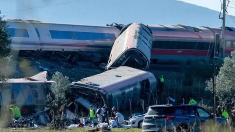 İspanya'da iki yüksek hızlı tren çarpıştı; 46 kişi öldü, 150 yaralı var