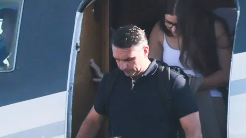 ABD'ye kaçan Flavio Bolsonaro, kendisini Brezilya'nın lideri ilan etti