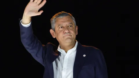 Özgür Özel: 60'a yakın vekil ya da yakınlarının doğrudan ya da bir aracı hesabıyla fonlarda oldukları söyleniyor