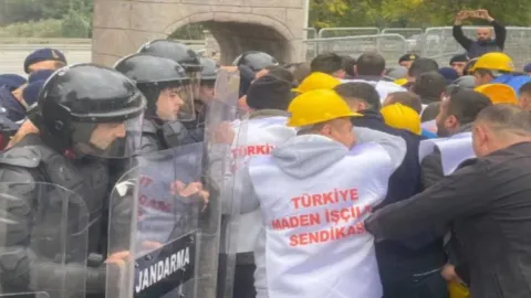 Maaşlarını alamayan madencilerin Ankara yürüyüşüne jandarma engeli: ‘Çocuğuma harçlık veremedim’
