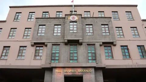 MSB duyurdu: Hakkari'de sınırda ateş açıldı, bir asker hayatını kaybetti