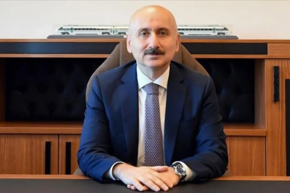 Bakan 'saygınlığı zedeleniyor' diye sansür kararı aldırttığını inkar ...