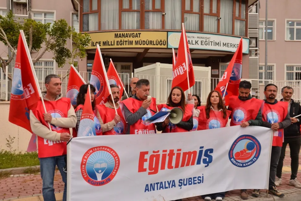 Müdürü şikayet eden öğretmen çift 75 ve 40 km uzaktaki okullara gönderilmişti. Öğretmenler konuştu