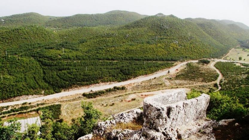 yollar var ki gözle benimle