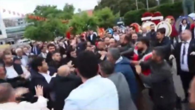 Kartal'daki 19 Mayıs törenlerinde kavga çıktı! AKP- MHP'lilerle CHP'liler birbirine girdi!