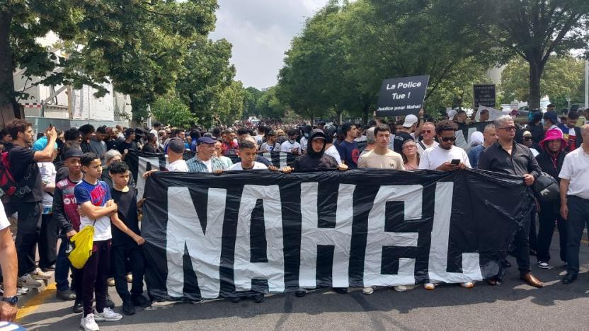 Fransa'da 17 yaşındaki gencin polis tarafından öldürülmesi sonrası protestolar büyüyor Fransa'da 17 yaşındaki gencin polis tarafından öldürülmesi sonrası protestolar büyüyor