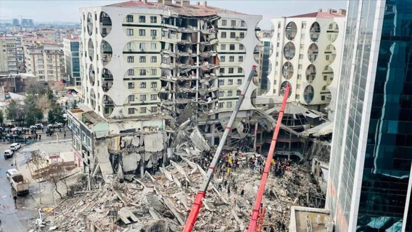 Diyarbakır'da depremde yıkılan Galeria Sitesi'ne ilişkin tutuklanan 7 kişiye tahliye kararı | soL haber