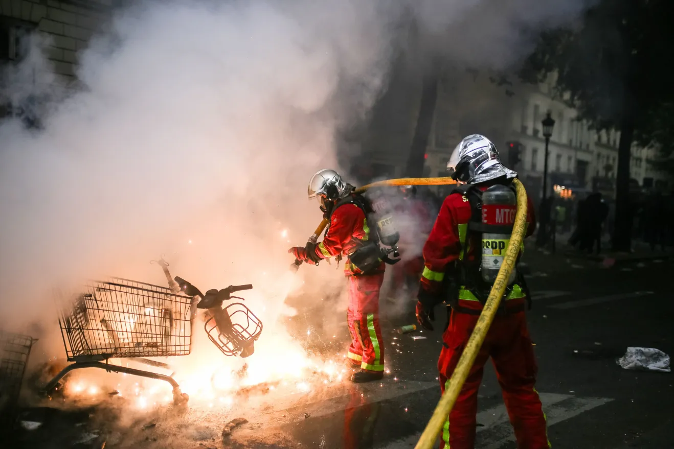 Paris’in yanı sıra Lyon, Marsilya, Rennes ve Lille’de de düzenlenen eylemlerde hayat pahalılığına karşı tepkiler yükseldi.