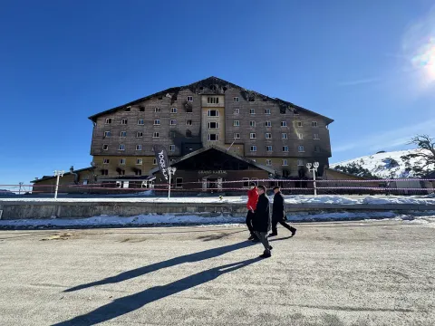 İçişleri Bakanlığı'nın yanısıra Çalışma ve Sosyal Güvenlik Bakanlığı da yangınla ilgili müfettiş görevlendirmişti.
