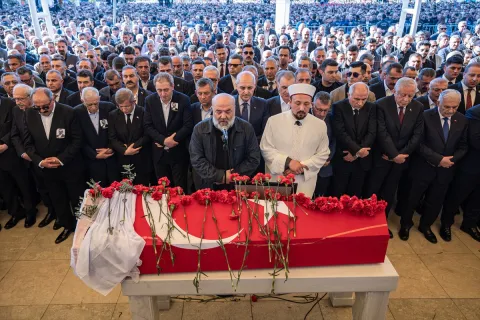 Önder cenaze namazı