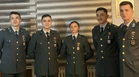 ihraç edilen teğmenler