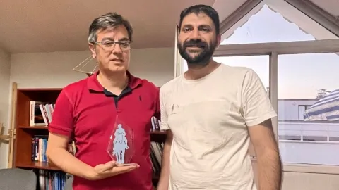 Ahmet Büke'ye hediye