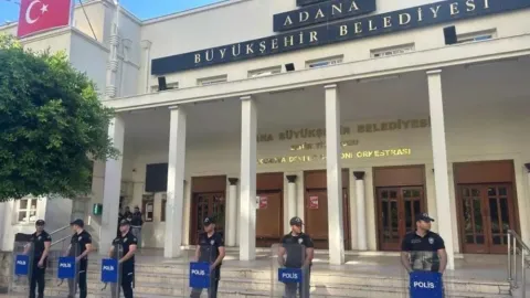 CHP'li belediyelere yeni operasyon: Adana BŞB Başkanı Karalar ve Adıyaman Belediye Başkanı Tutdere gözaltında! 2 adana