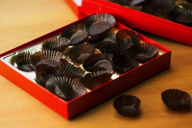 Boş çikolata kutusu yüzünden 16 yıldır çalıştığı işyerinden tazminatsız