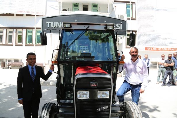 Yozgatlı Şimşeker'den Dersim'e traktör | soL Haber Portalı