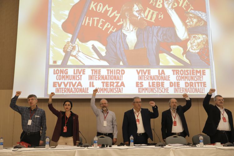 TKP ve YKP delegeleri toplantı divanında
